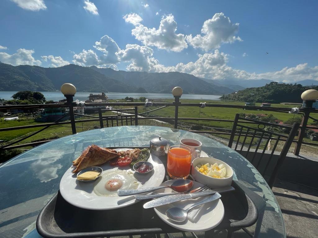 Hotel August Lake Pokhara Zewnętrze zdjęcie